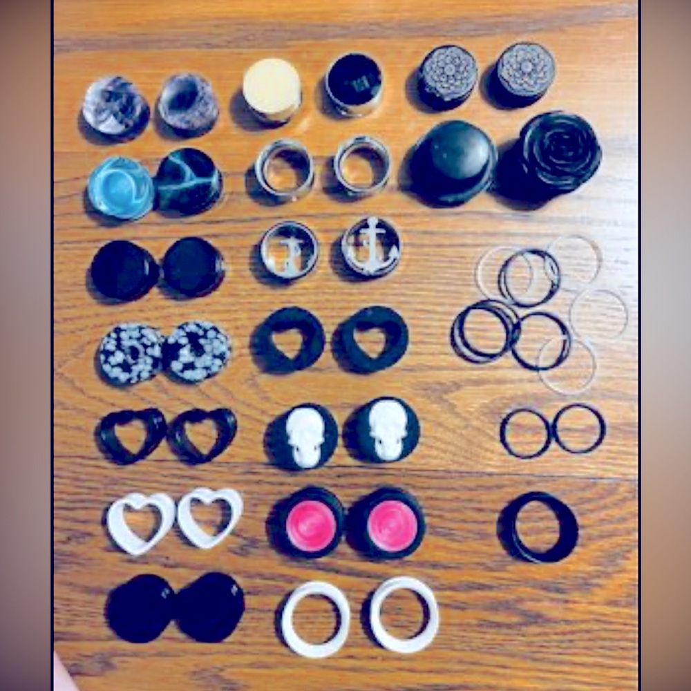 Lot of 1 inch earrings *Some one of a kind